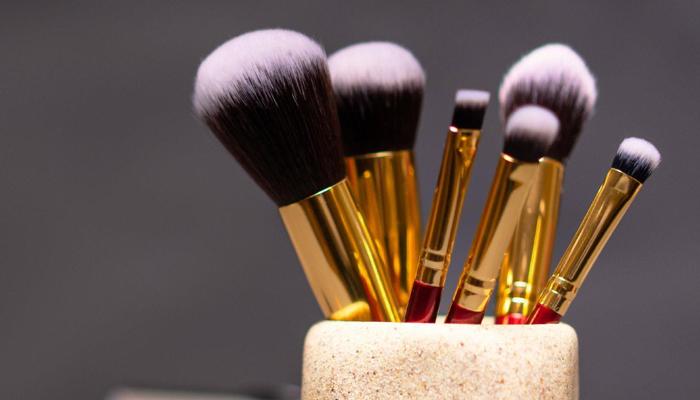 Clean Makeup Brushes Give You Better Makeup!