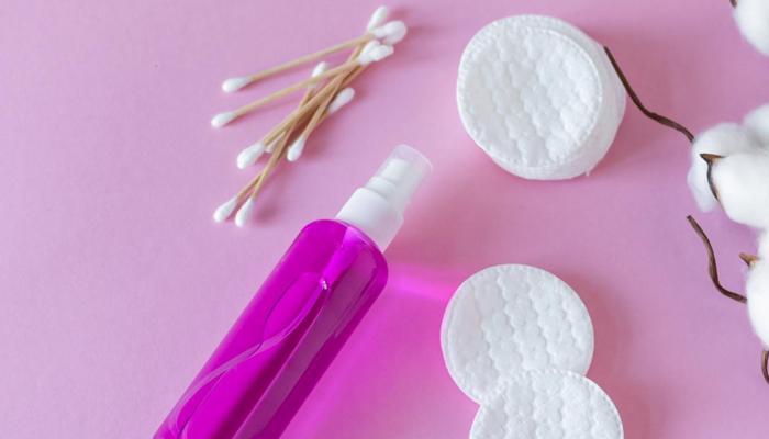 Remove Makeup Properly to Avoid Skin Problems