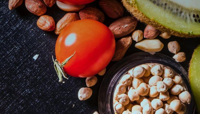 Smart Snack Choices Help Busy People Eat Well